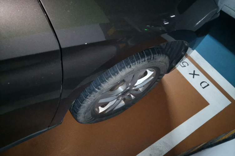 Used Haval M6 2018 1.5T Manual Two-Wheel Drive Elite Model Right Front Wheel Hub