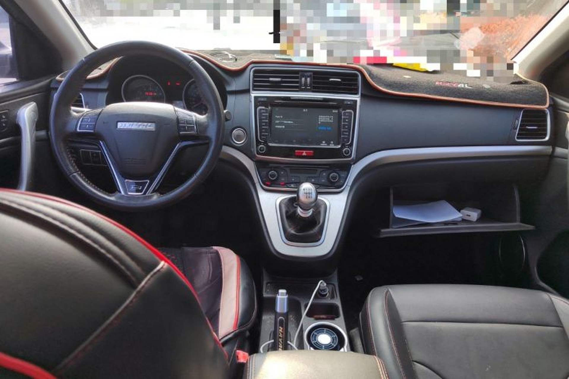 Used Haval M6 2018 1.5T Manual Two-Wheel Drive Elite Model Center Console