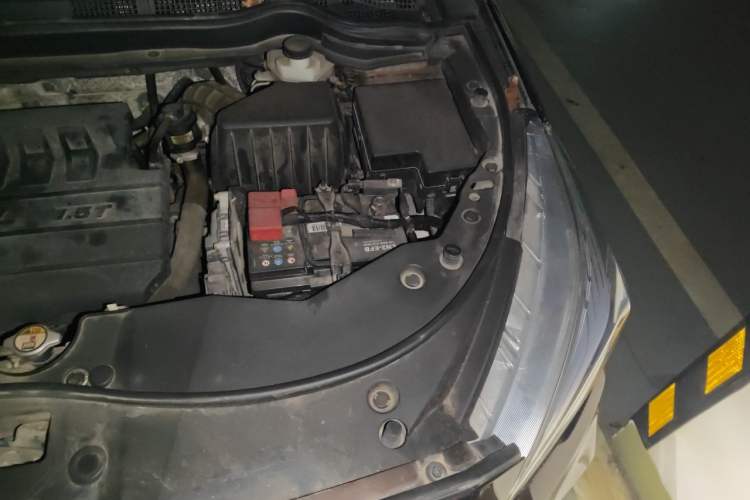 Used Haval M6 2018 1.5T DCT Two-Wheel Drive Elite Model Engine Bay Left