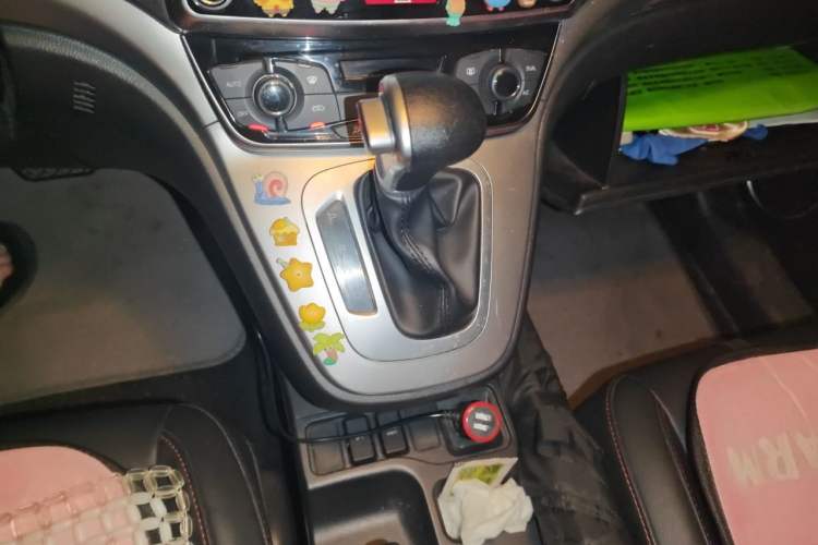 Used Haval M6 2018 1.5T DCT Two-Wheel Drive Elite Model Gear Lever