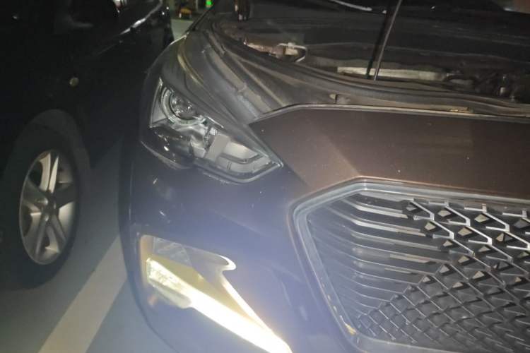 Used Haval M6 2018 1.5T DCT Two-Wheel Drive Elite Model Right Front Headlight