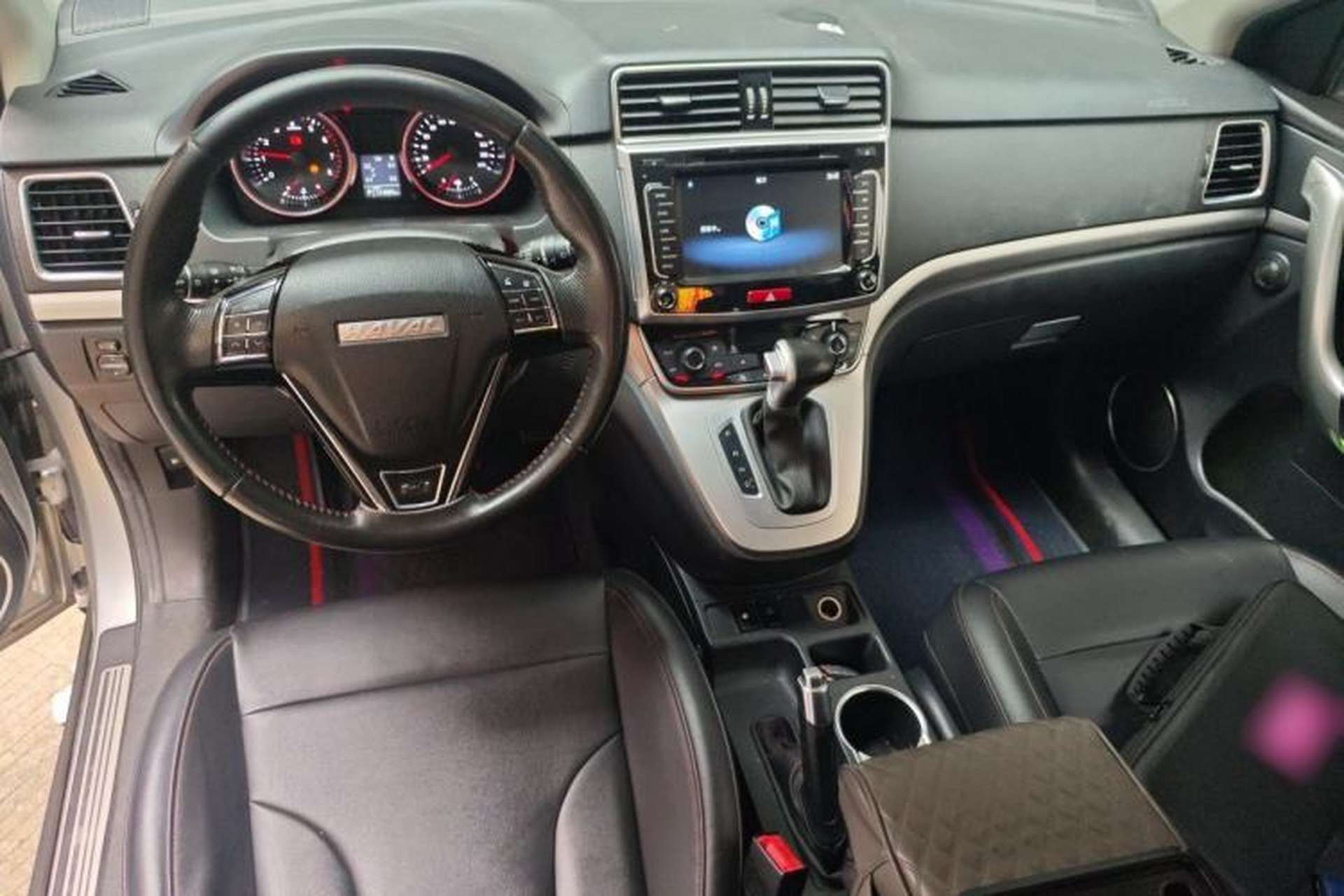 Used Haval M6 2018 Revised Version 1.5T DCT Two-Wheel Drive Elite Edition Center Console