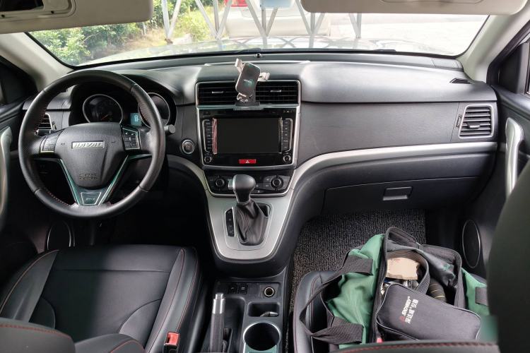 Used Haval M6 2018 Revised Version 1.5T DCT Two-Wheel Drive Elite Edition Interior 2