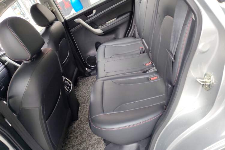 Used Haval M6 2018 Revised Version 1.5T DCT Two-Wheel Drive Elite Edition Interior 4