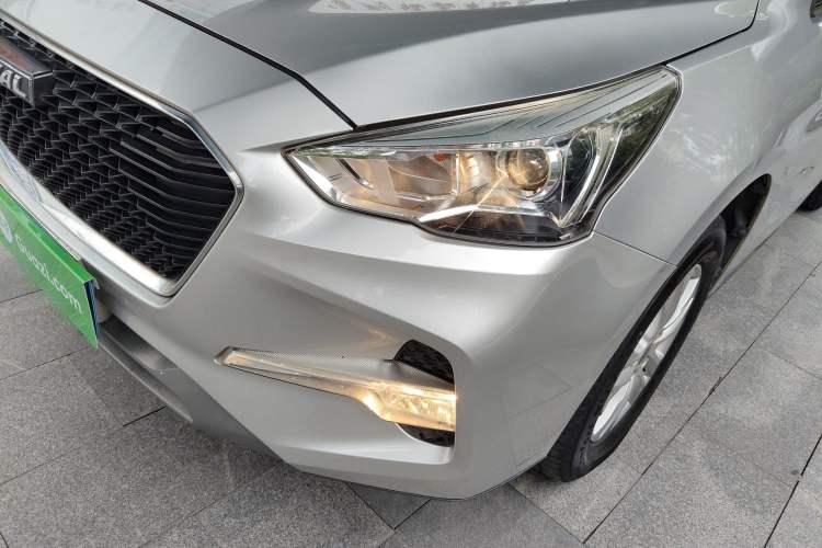 Used Haval M6 2018 Revised Version 1.5T DCT Two-Wheel Drive Elite Edition Left Front Headlight