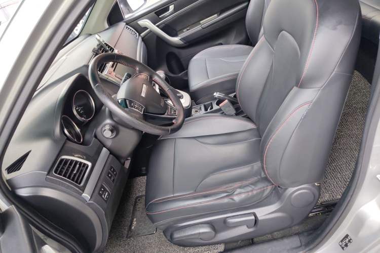 Used Haval M6 2018 Revised Version 1.5T DCT Two-Wheel Drive Elite Edition Left Front Seat