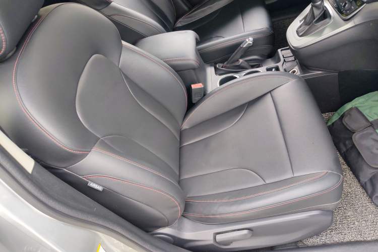 Used Haval M6 2018 Revised Version 1.5T DCT Two-Wheel Drive Elite Edition Right Front Seat