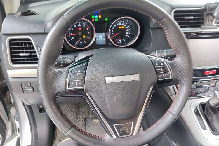 Used Haval M6 2018 Revised Version 1.5T DCT Two-Wheel Drive Elite Edition Steering Wheel
