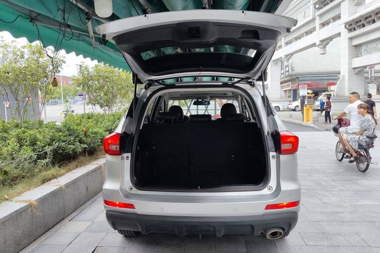 Used Haval M6 2018 Revised Version 1.5T DCT Two-Wheel Drive Elite Edition Trunk