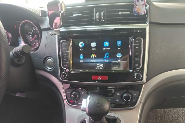 Used Haval M6 2018 Revised Version 1.5T DCT Two-Wheel Drive Elite Edition Audio And AC Panel