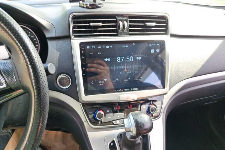Used Haval M6 2018 Revised Version 1.5T DCT Two-Wheel Drive Elite Edition Audio And AC Panel
