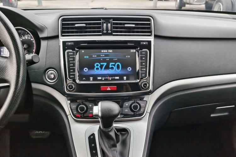Used Haval M6 2018 1.5T DCT Two-Wheel Drive Elite Model Audio And AC Panel