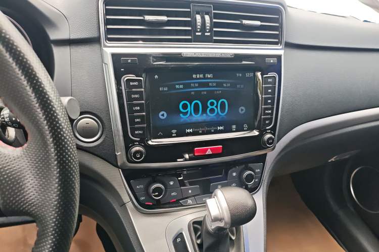 Used Haval M6 2018 Revised Version 1.5T DCT Two-Wheel Drive Elite Edition Audio And AC Panel
