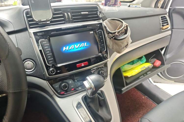 Used Haval M6 2018 Revised Version 1.5T DCT Two-Wheel Drive Elite Edition Audio And AC Panel