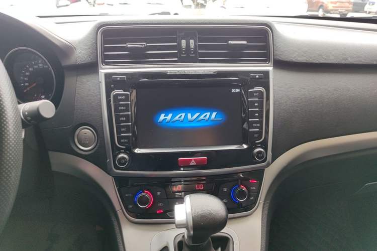 Used Haval M6 2018 Revised Version 1.5T DCT Two-Wheel Drive Elite Edition Audio And AC Panel