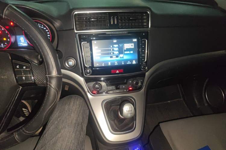 Used Haval M6 2018 1.5T Manual Two-Wheel Drive Urban Model Audio And AC Panel