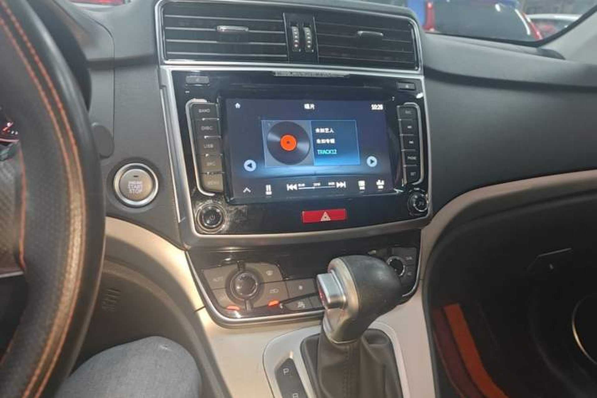 Used Haval M6 2018 Revised Version 1.5T DCT Two-Wheel Drive Elite Edition Audio And AC Panel