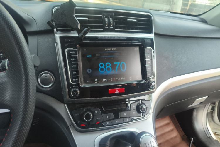 Used Haval M6 2018 1.5T Manual Two-Wheel Drive Elite Model Audio And AC Panel
