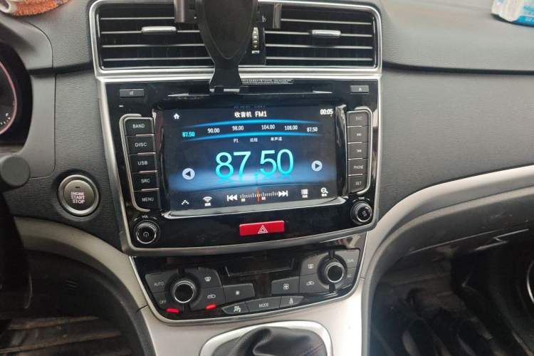 Used Haval M6 2018 1.5T Manual Two-Wheel Drive Elite Model Audio And AC Panel