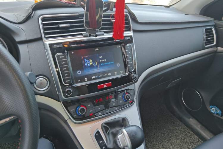 Used Haval M6 2018 1.5T DCT Two-Wheel Drive Elite Model Audio And AC Panel