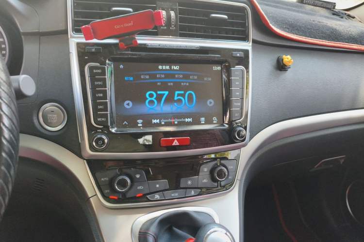 Used Haval M6 2018 1.5T Manual Two-Wheel Drive Elite Model Audio And AC Panel