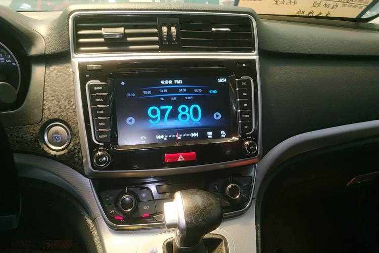 Used Haval M6 2018 Revised Version 1.5T DCT Two-Wheel Drive Elite Edition Audio And AC Panel
