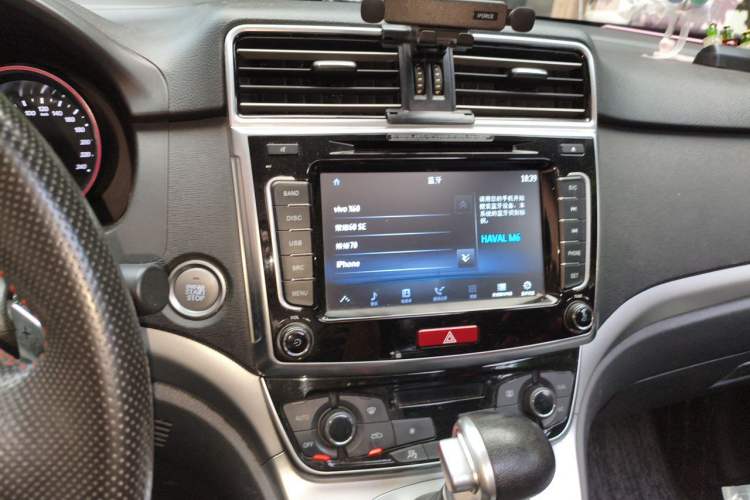 Used Haval M6 2018 Revised Version 1.5T DCT Two-Wheel Drive Elite Edition Audio And AC Panel