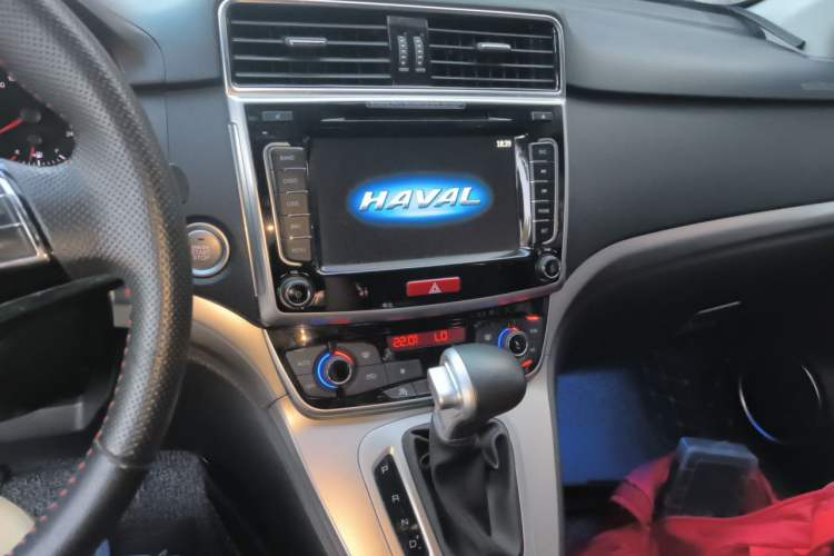 Used Haval M6 2018 Revised Version 1.5T DCT Two-Wheel Drive Elite Edition Audio And AC Panel
