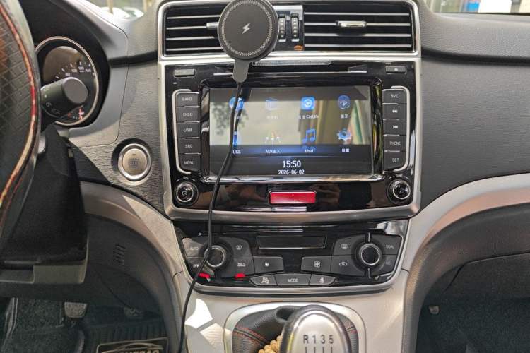 Used Haval M6 2018 1.5T Manual Two-Wheel Drive Elite Model Audio And AC Panel