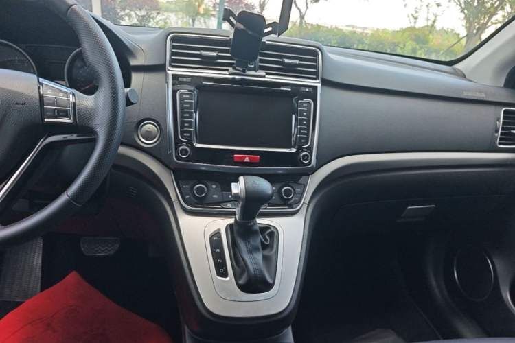 Used Haval M6 2018 Revised Version 1.5T DCT Two-Wheel Drive Elite Edition Audio And AC Panel