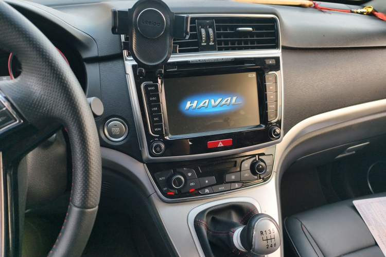 Used Haval M6 2018 1.5T Manual Two-Wheel Drive Elite Model Audio And AC Panel
