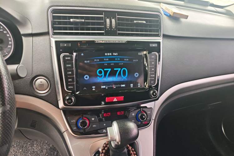 Used Haval M6 2018 1.5T DCT Two-Wheel Drive Elite Model Audio And AC Panel