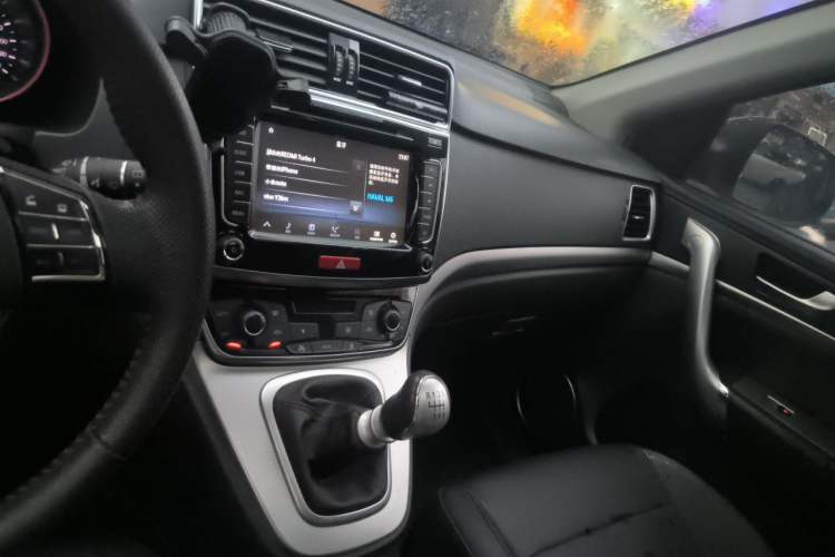Used Haval M6 2018 1.5T Manual Two-Wheel Drive Elite Model Audio And AC Panel