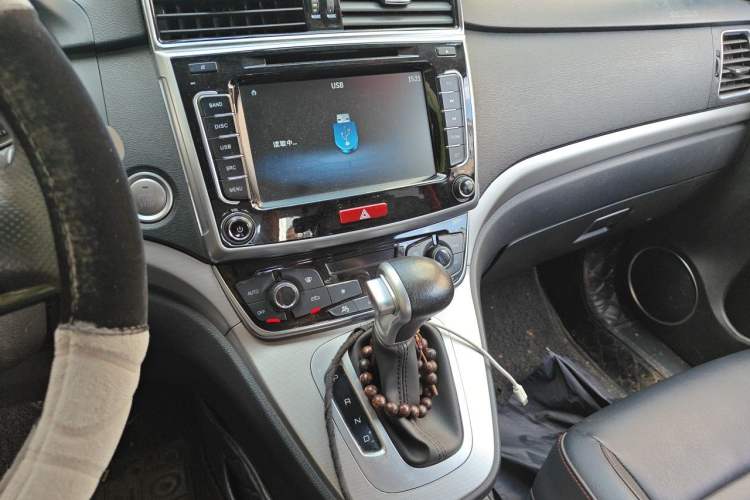 Used Haval M6 2018 Revised Version 1.5T DCT Two-Wheel Drive Elite Edition Audio And AC Panel
