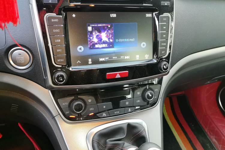 Used Haval M6 2018 1.5T Manual Two-Wheel Drive Elite Model Audio And AC Panel