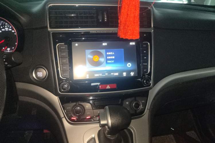 Used Haval M6 2018 Revised Version 1.5T DCT Two-Wheel Drive Elite Edition Audio And AC Panel
