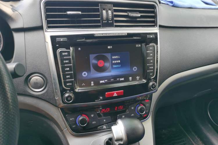 Used Haval M6 2018 Revised Version 1.5T DCT Two-Wheel Drive Elite Edition Audio And AC Panel
