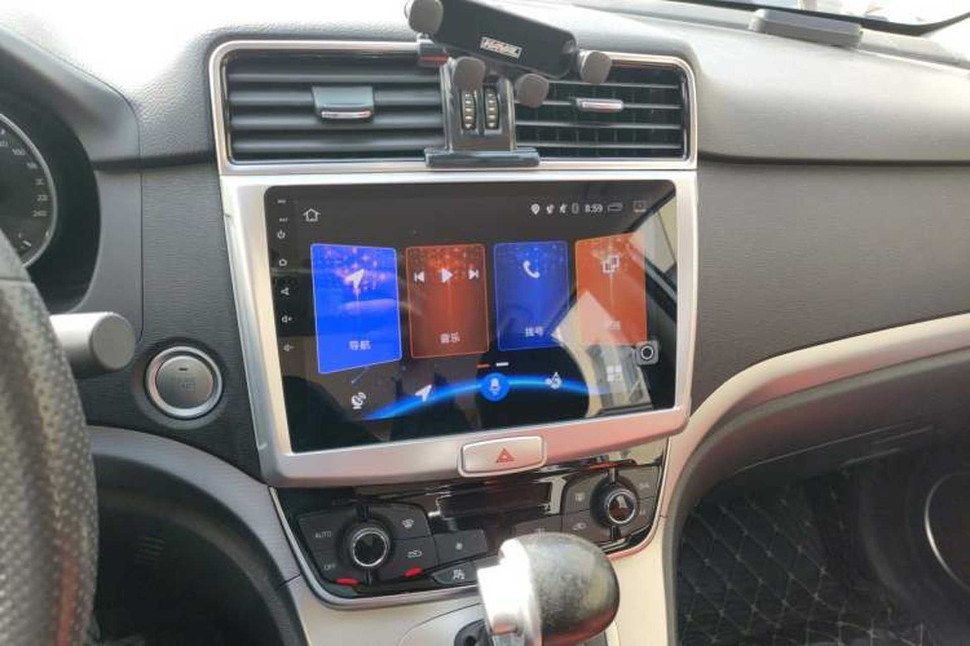 Used Haval M6 2018 Revised Version 1.5T DCT Two-Wheel Drive Urban Style Audio And AC Panel