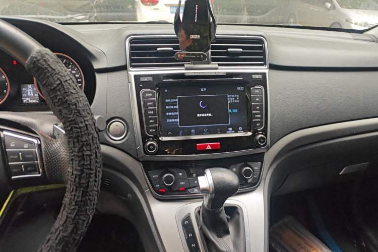 Used Haval M6 2018 Revised Version 1.5T DCT Two-Wheel Drive Elite Edition Audio And AC Panel
