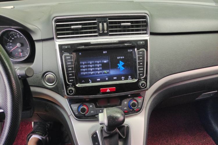 Used Haval M6 2018 Revised Version 1.5T DCT Two-Wheel Drive Elite Edition Audio And AC Panel
