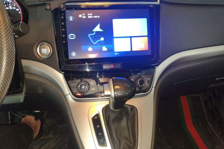 Used Haval M6 2018 Revised Version 1.5T DCT Two-Wheel Drive Urban Style Audio And AC Panel