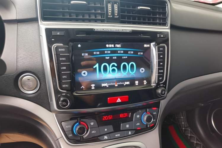 Used Haval M6 2018 1.5T Manual Two-Wheel Drive Elite Model Audio And AC Panel