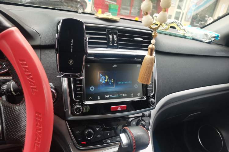 Used Haval M6 2018 Revised Version 1.5T DCT Two-Wheel Drive Elite Edition Audio And AC Panel