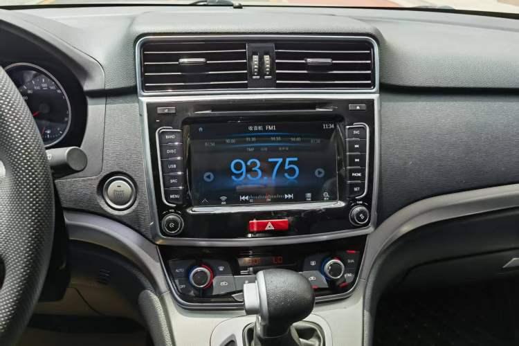 Used Haval M6 2018 Revised Version 1.5T DCT Two-Wheel Drive Elite Edition Audio And AC Panel