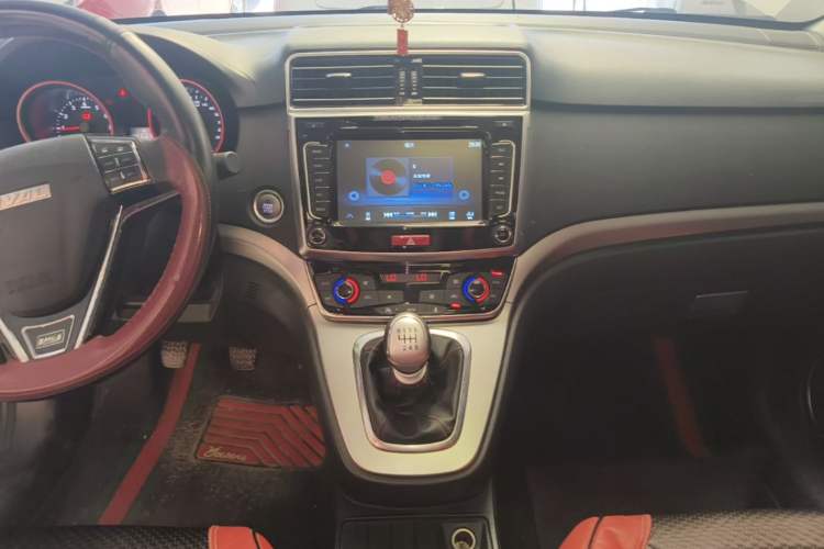 Used Haval M6 2018 1.5T Manual Two-Wheel Drive Elite Model Audio And AC Panel