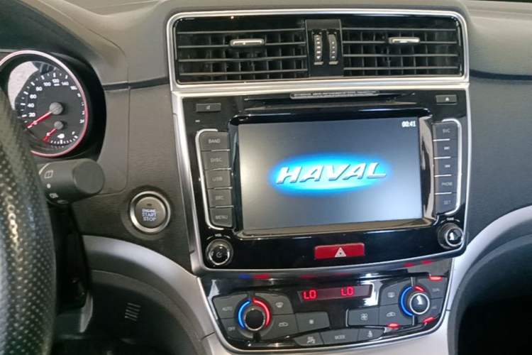 Used Haval M6 2018 1.5T Manual Two-Wheel Drive Elite Model Audio And AC Panel
