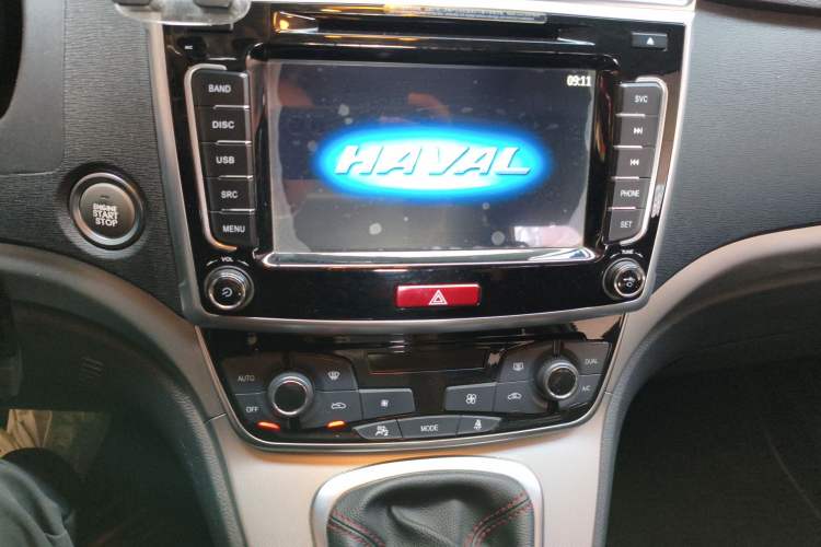 Used Haval M6 2018 1.5T Manual Two-Wheel Drive Elite Model Audio And AC Panel