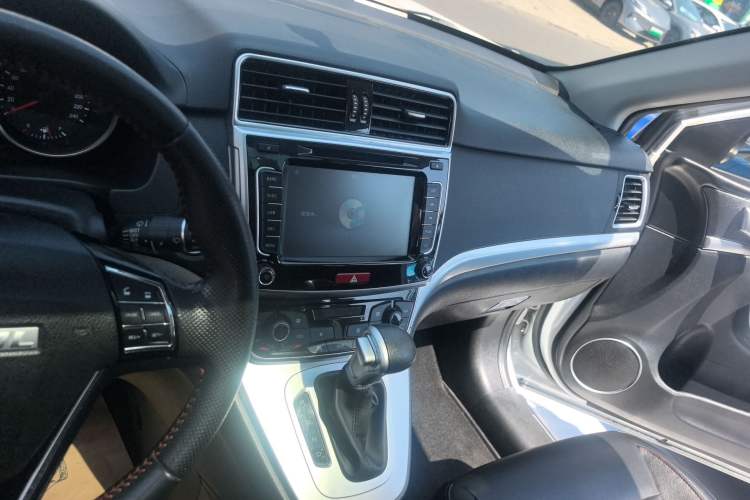 Used Haval M6 2018 Revised Version 1.5T DCT Two-Wheel Drive Elite Edition Audio And AC Panel