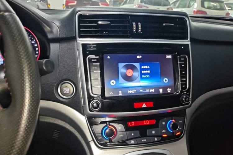 Used Haval M6 2018 1.5T Manual Two-Wheel Drive Elite Model Audio And AC Panel