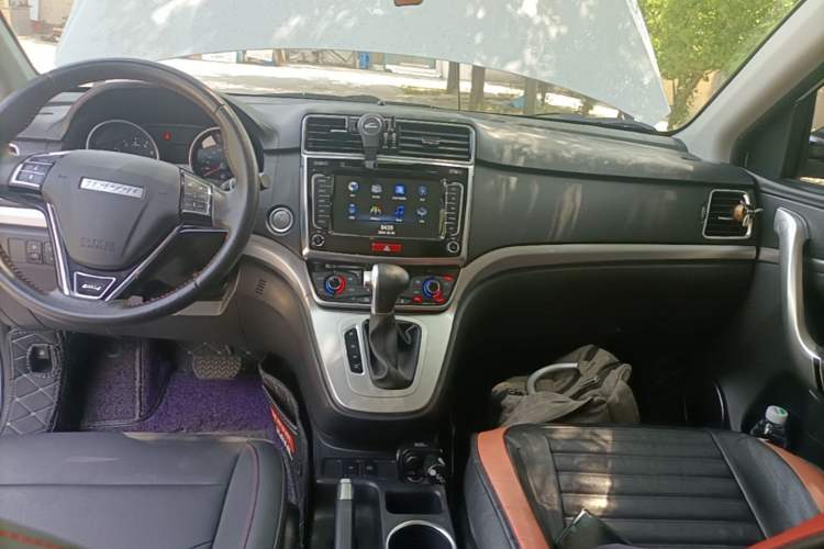 Used Haval M6 2018 Revised Version 1.5T DCT Two-Wheel Drive Elite Edition Audio And AC Panel